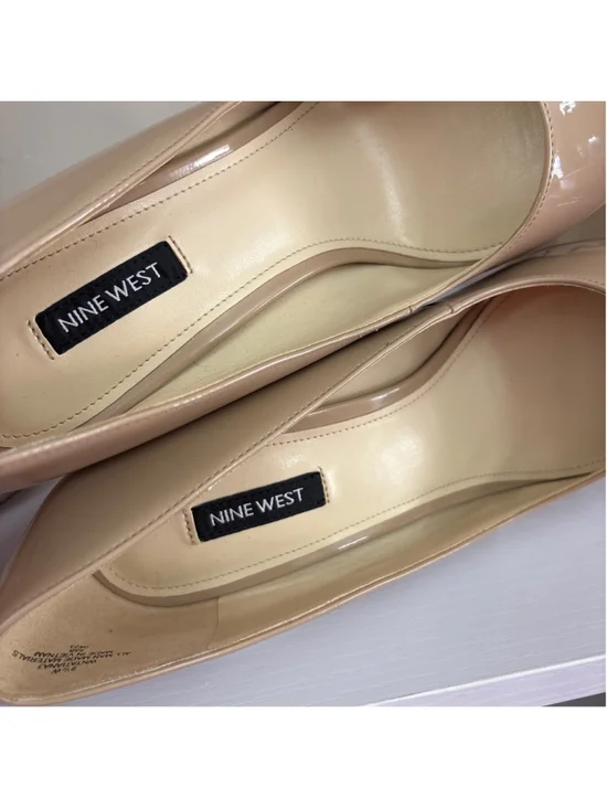 Nine West Beige Patent Leather Pointed Toe Heels Size 9.5W - Picture 6 of 7